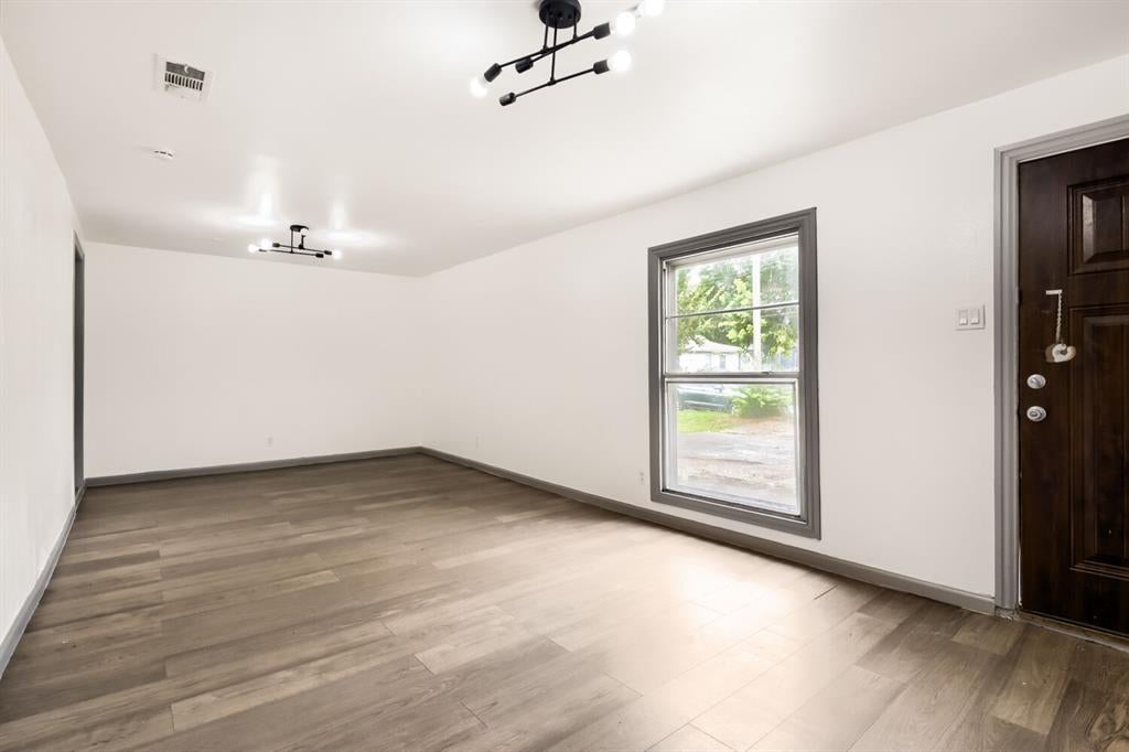 326 E Holley St, Mesquite, TX 75149 photo