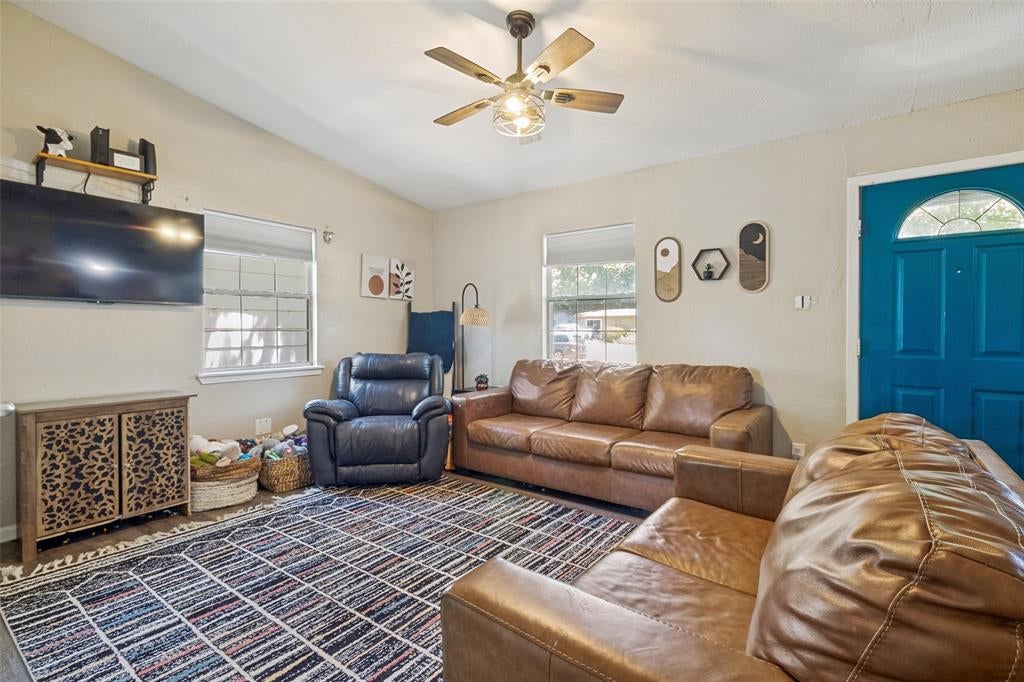 917 Grande Dr, Mesquite, TX 75149 photo