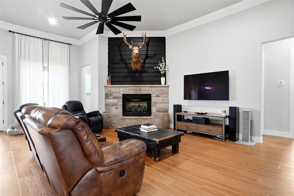 1015 Louise Ln, Weatherford, TX 76087 photo