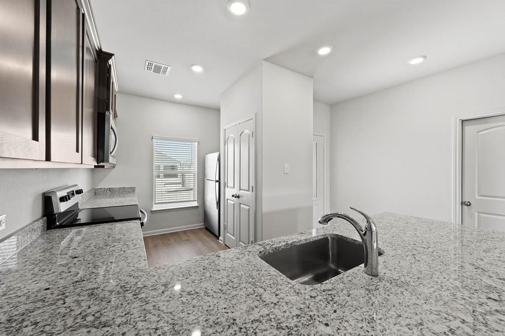 1321 Wind Drift Way, Fort Worth, TX 76131 photo
