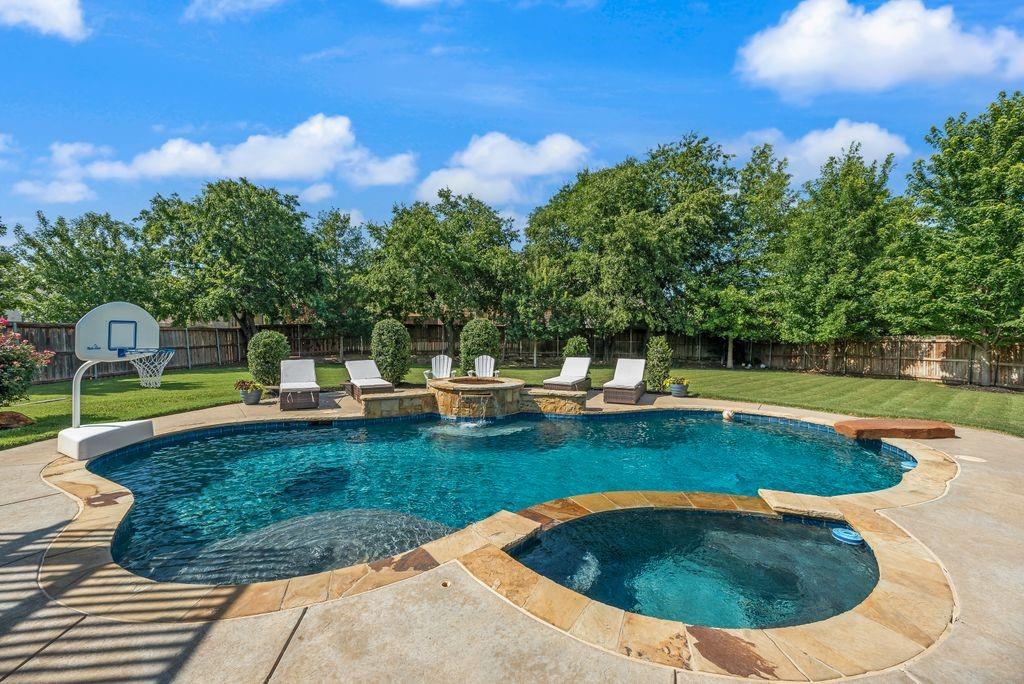 812 Rose Ct, Keller, TX 76248
