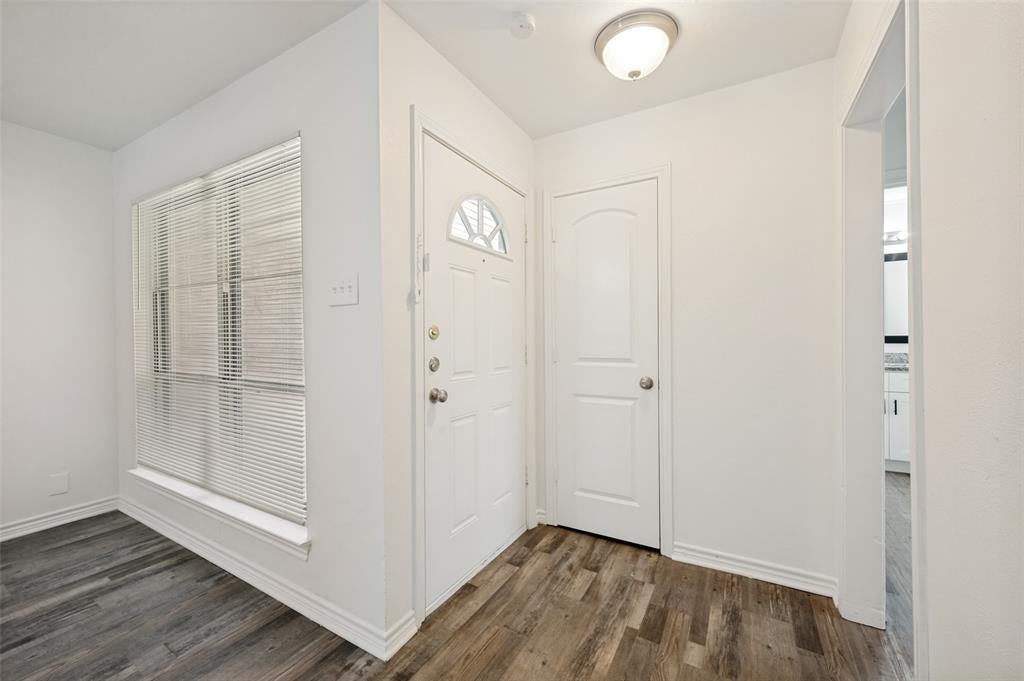 706 Goodyear St, Irving, TX 75062 photo