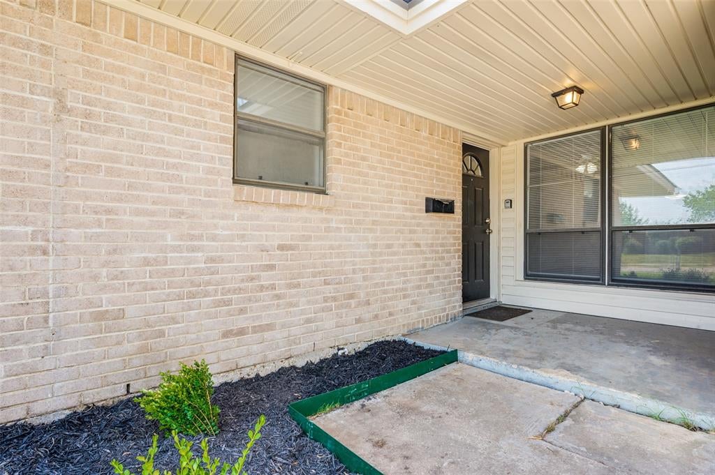 706 Goodyear St, Irving, TX 75062 photo