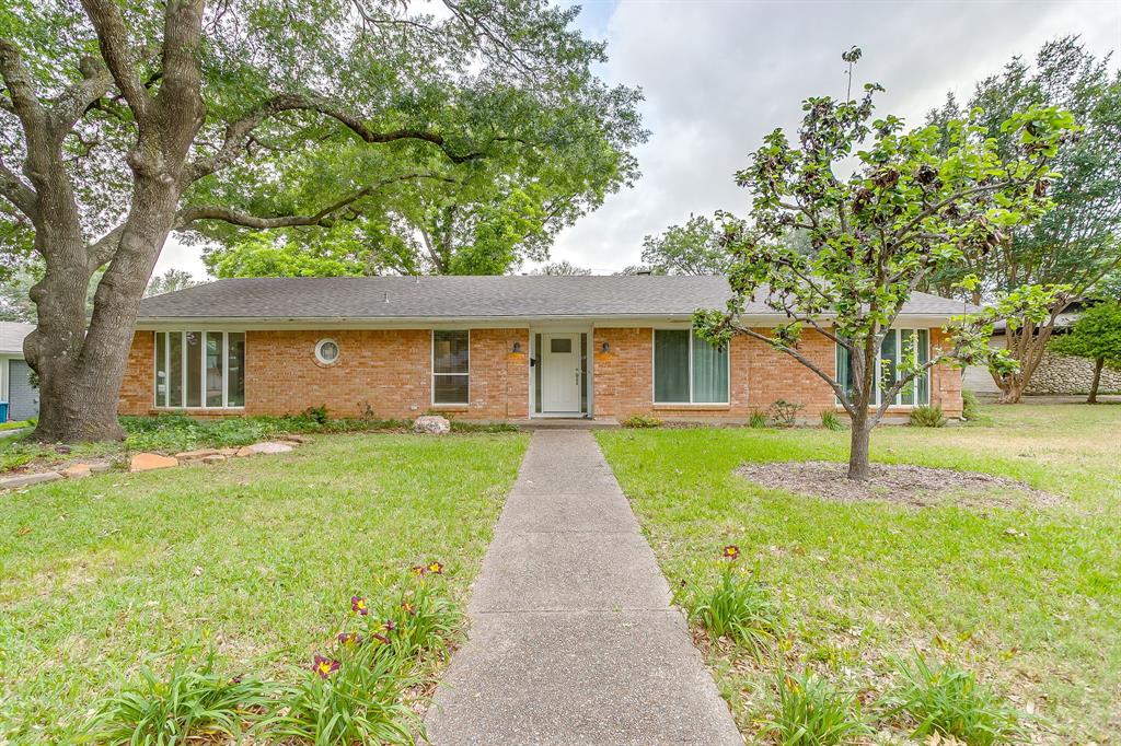4000 Sundown Dr, Benbrook, TX 76116