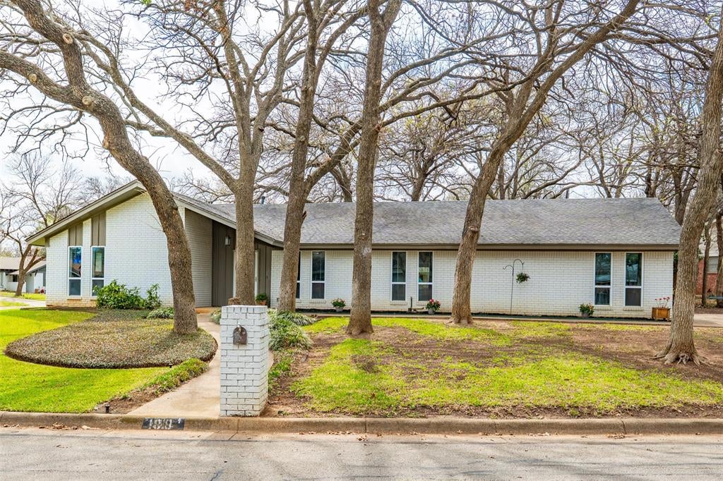 1819 W Cedar Elm Dr, Arlington, TX 76012 photo