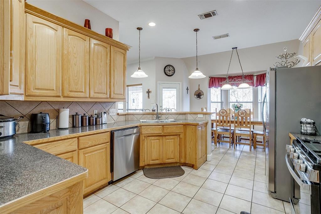 6409 Feather Wind Way, Fort Worth, TX 76135 photo