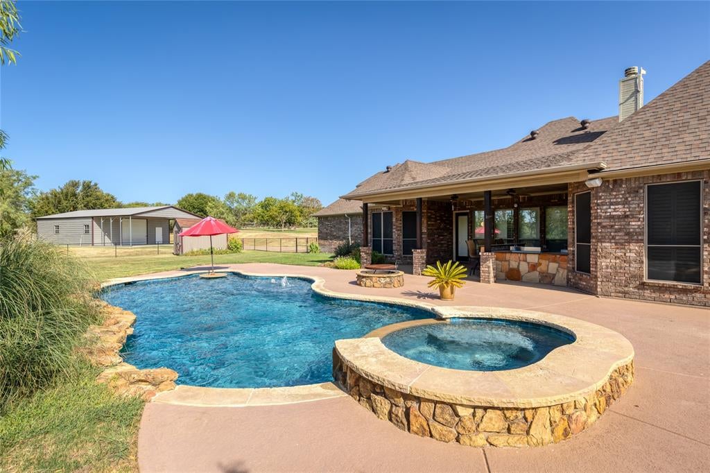 124 Carnes Ct, Springtown, TX 76082 photo