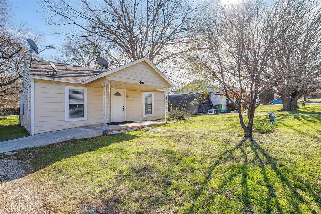691 Meadow Park Dr, White Settlement, TX 76108 photo