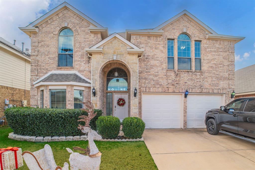 317 Crescent Creek Ln, Fort Worth, TX 76140