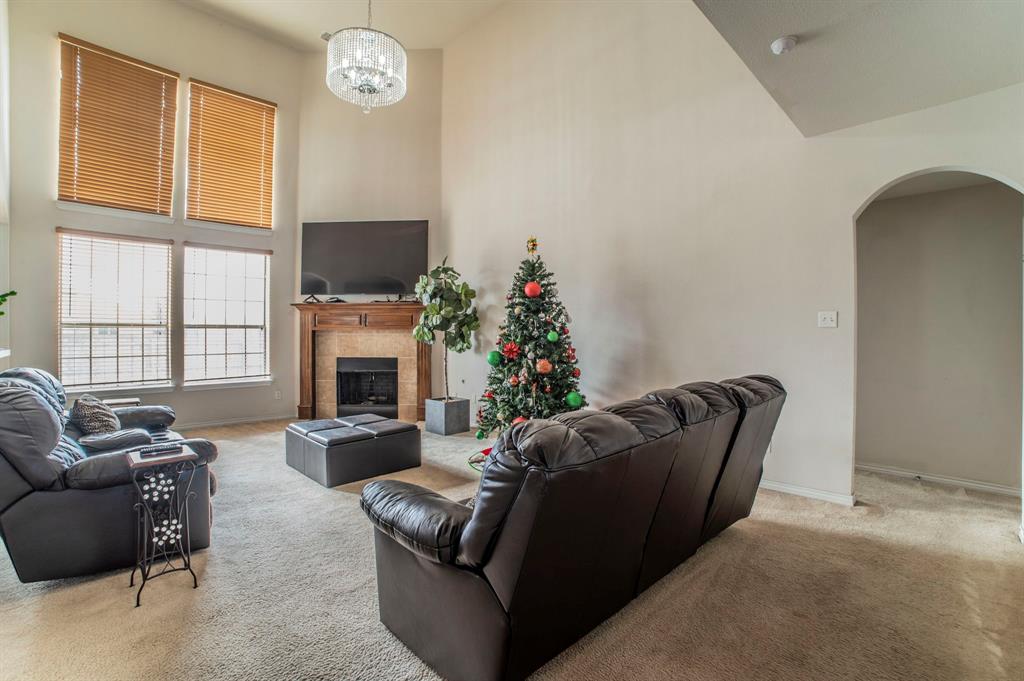317 Crescent Creek Ln, Fort Worth, TX 76140 photo