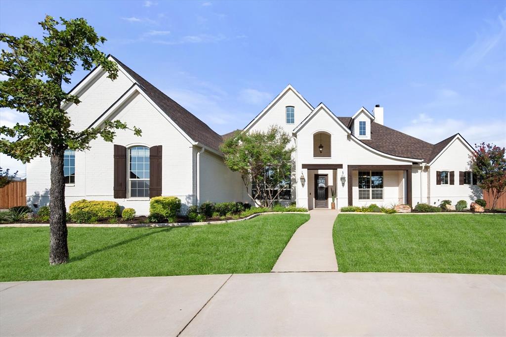 1050 Falcon Nest Dr, Kennedale, TX 76060