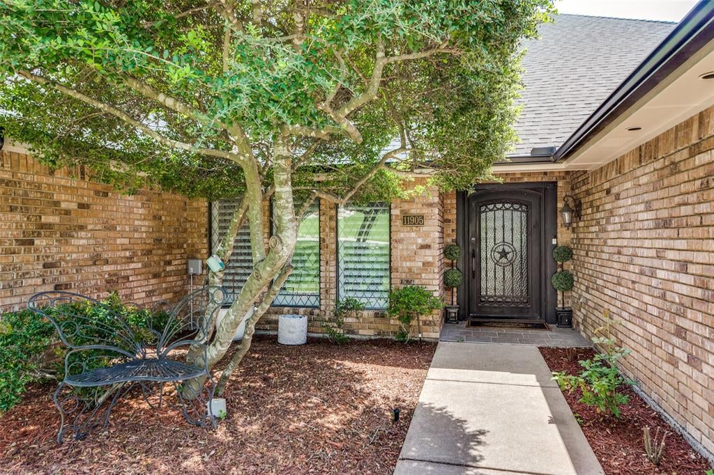 11905 Blue Creek Dr, Fort Worth, TX 76008 photo