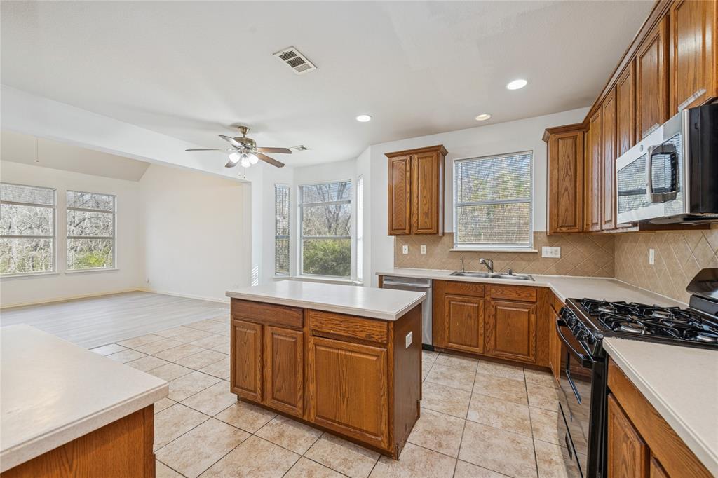 4921 Kingfisher Ln, Mesquite, TX 75181 photo