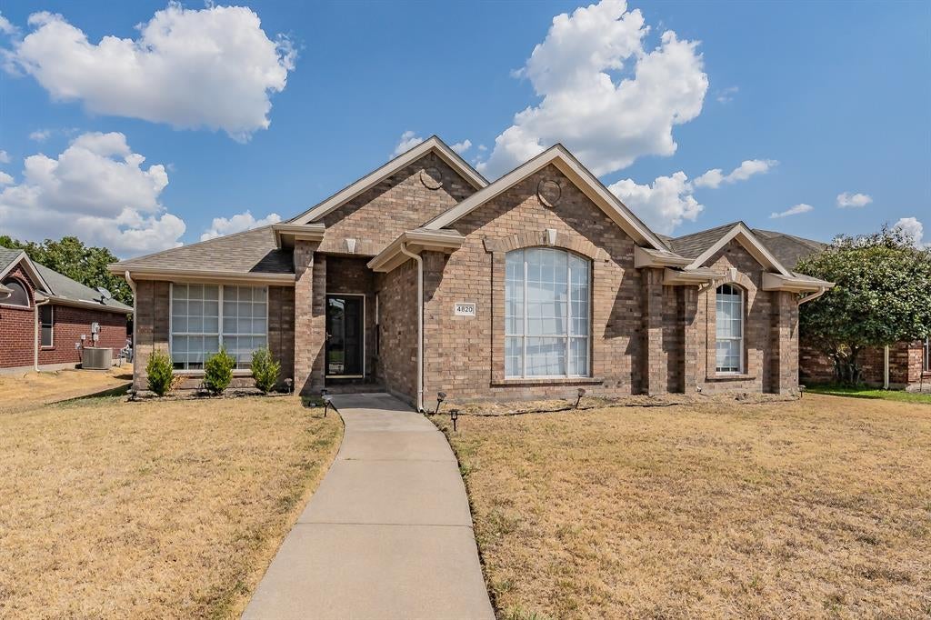 4820 Thames Dr, Grand Prairie, TX 75052