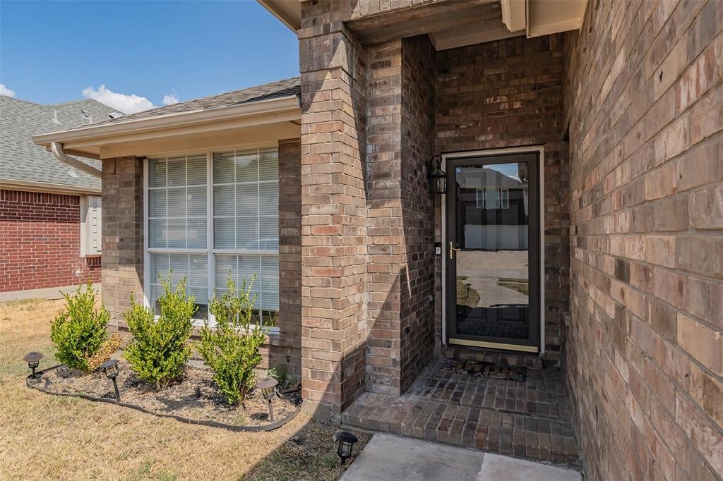 4820 Thames Dr, Grand Prairie, TX 75052 photo