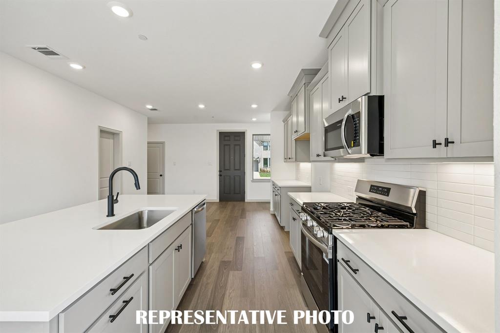 3565 Pierce Ln, Grand Prairie, TX 75052 photo