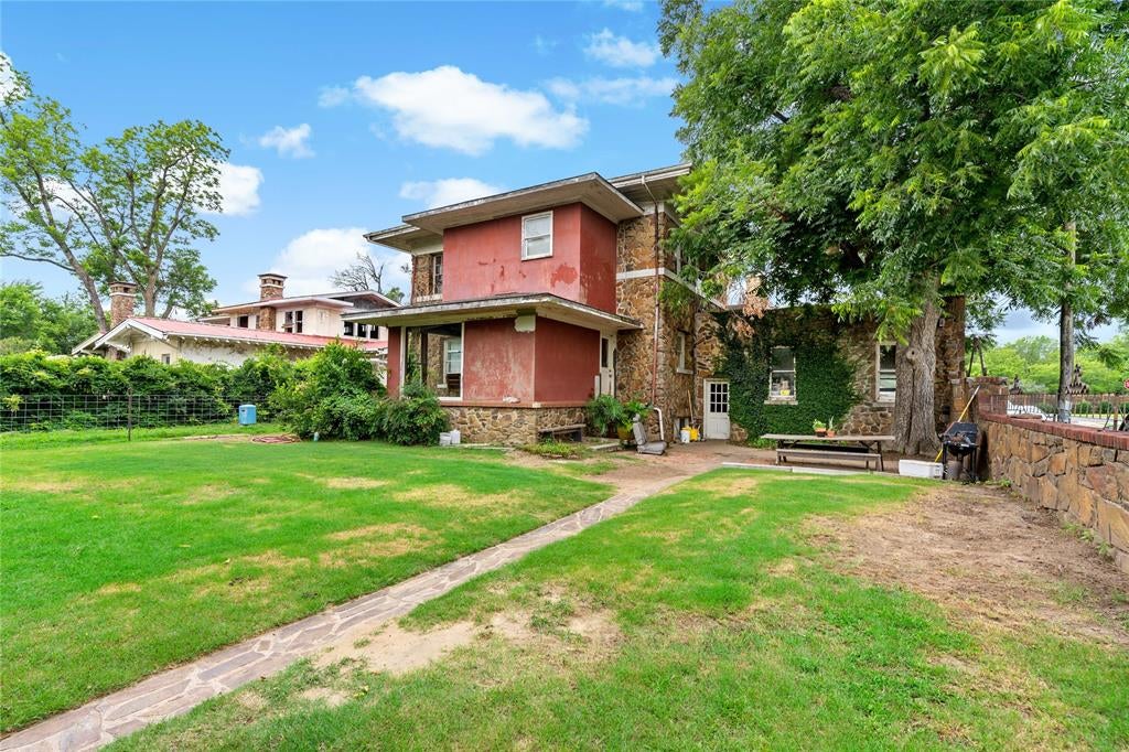 607 S Main St, Paris, TX 75460 photo