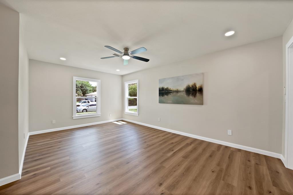1104 E Russell Ave, Carrollton, TX 75006 photo