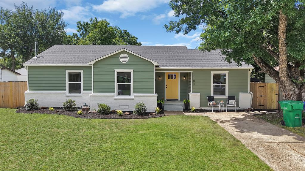 1104 E Russell Ave, Carrollton, TX 75006 photo