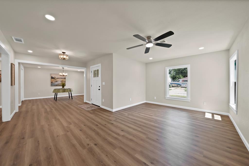 1104 E Russell Ave, Carrollton, TX 75006 photo