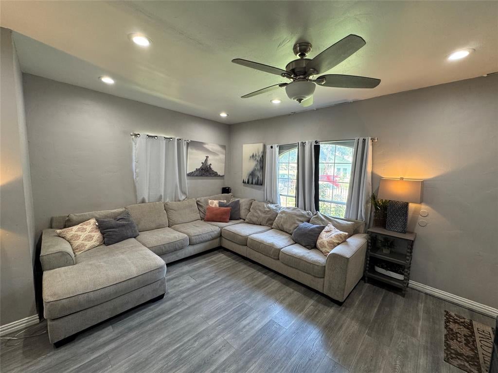 407 S Garrett Ave, Dallas, TX 75223 photo