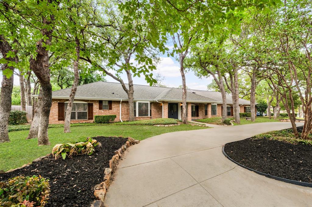 2 Lake Forest Dr, Trophy Club, TX 76262