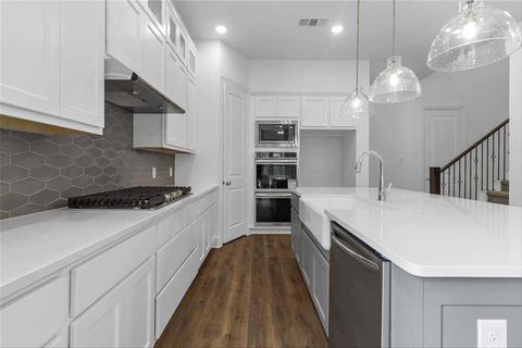 Single Family Residence in Aubrey TX 1801 Lambs Ear Lane.jpg