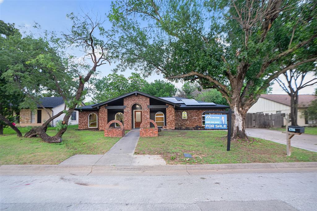 1716 Cynthia Ln, Hurst, TX 76054