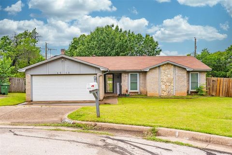 Single Family Residence in Arlington TX 4212 Selina Court.jpg