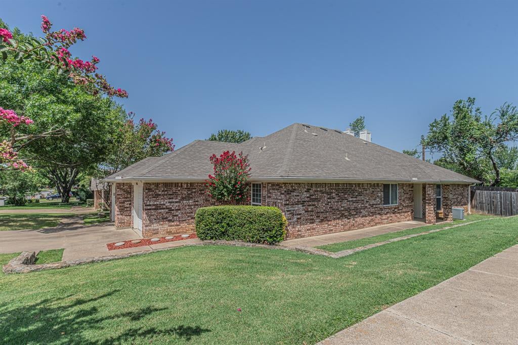 9265 AND 9267 Meandering Dr, North Richland Hills, TX 76182 photo