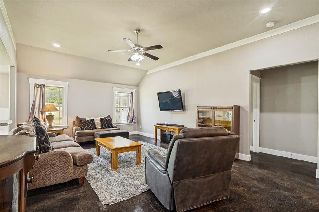 816 W Park Ave, Weatherford, TX 76086 photo