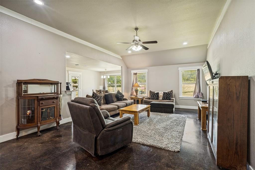 816 W Park Ave, Weatherford, TX 76086 photo