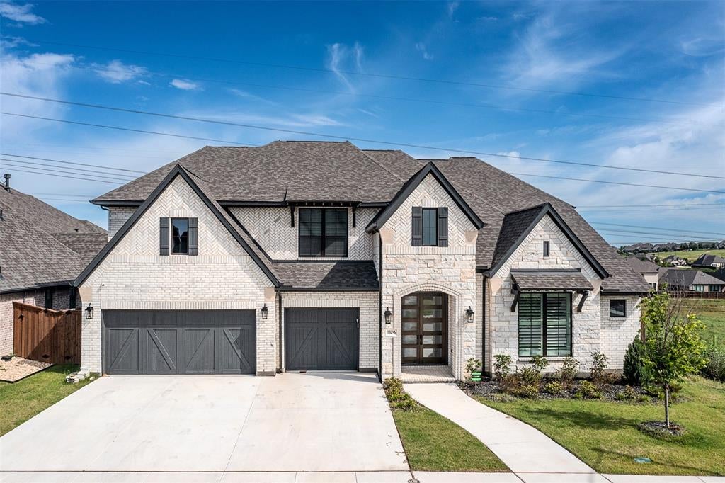 10456 Gray Hills Dr, Fort Worth, TX 76126