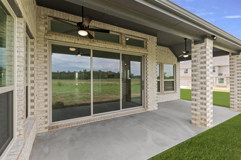 761 Emerald Valley Dr, Davilla, TX 75154 photo
