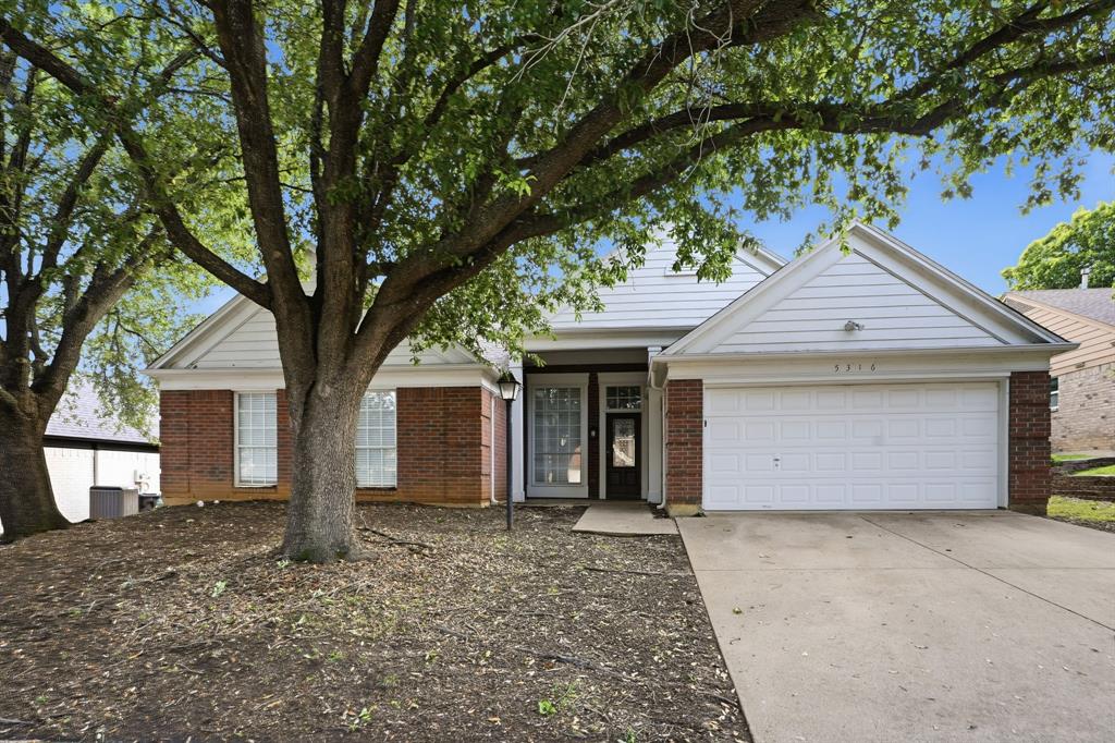 5316 Signal Peak Dr, Arlington, TX 76017