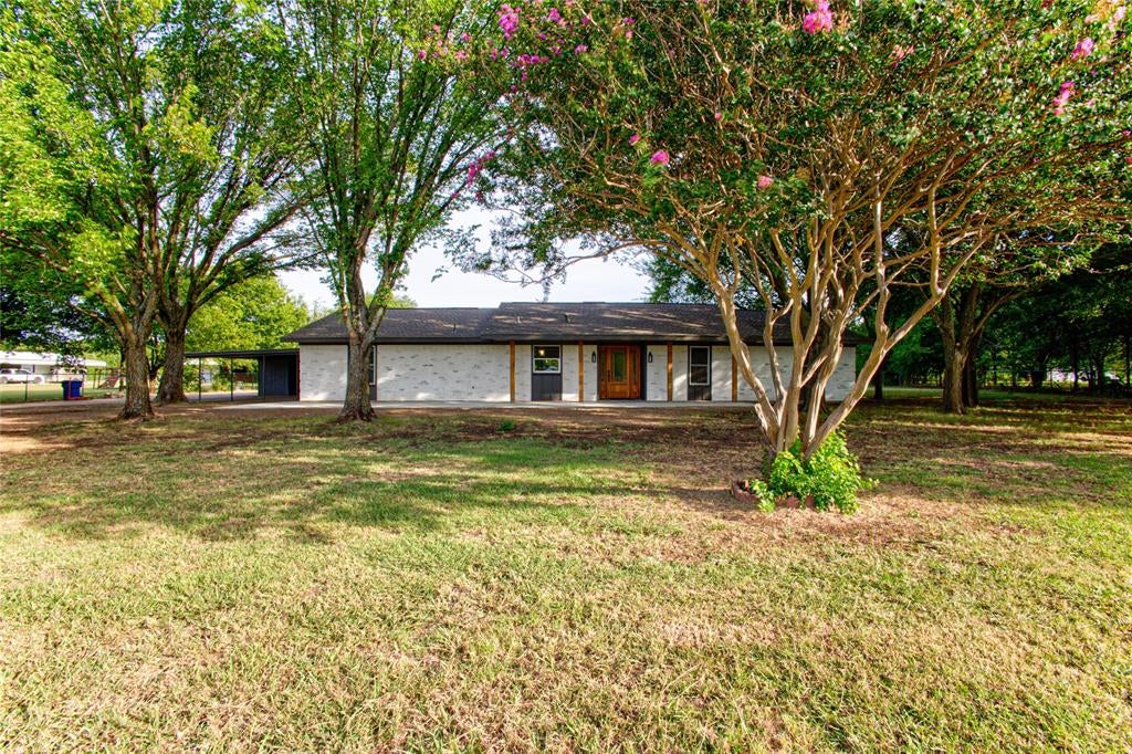 206 Americana Rd, Palmer, TX 75152