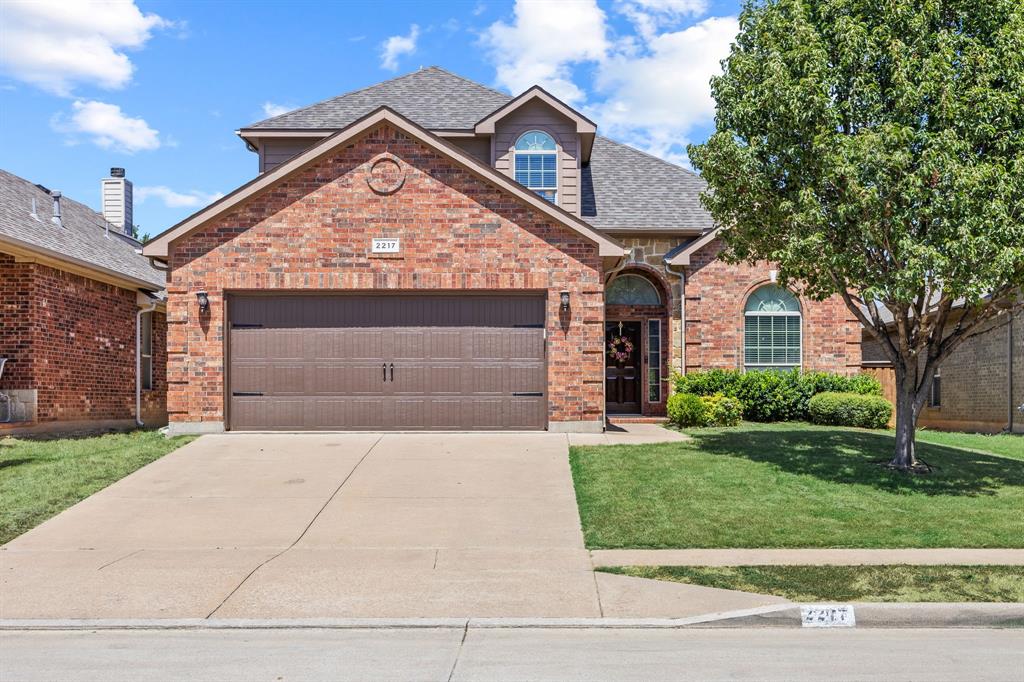 2217 Frosted Willow Ln, Fort Worth, TX 76177
