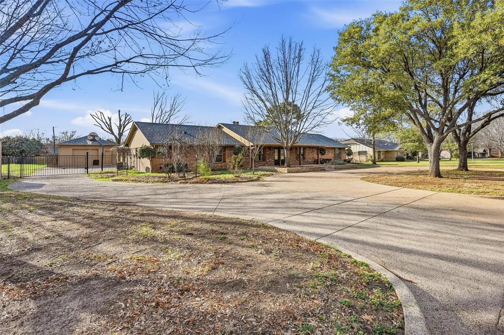 6208 Windsong Dr, Arlington, TX 76001 photo