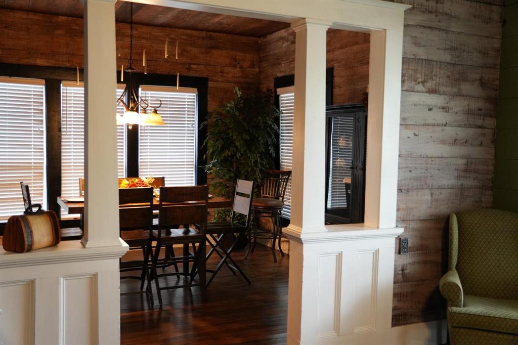 1307 Granbury St, Cleburne, TX 76033 photo