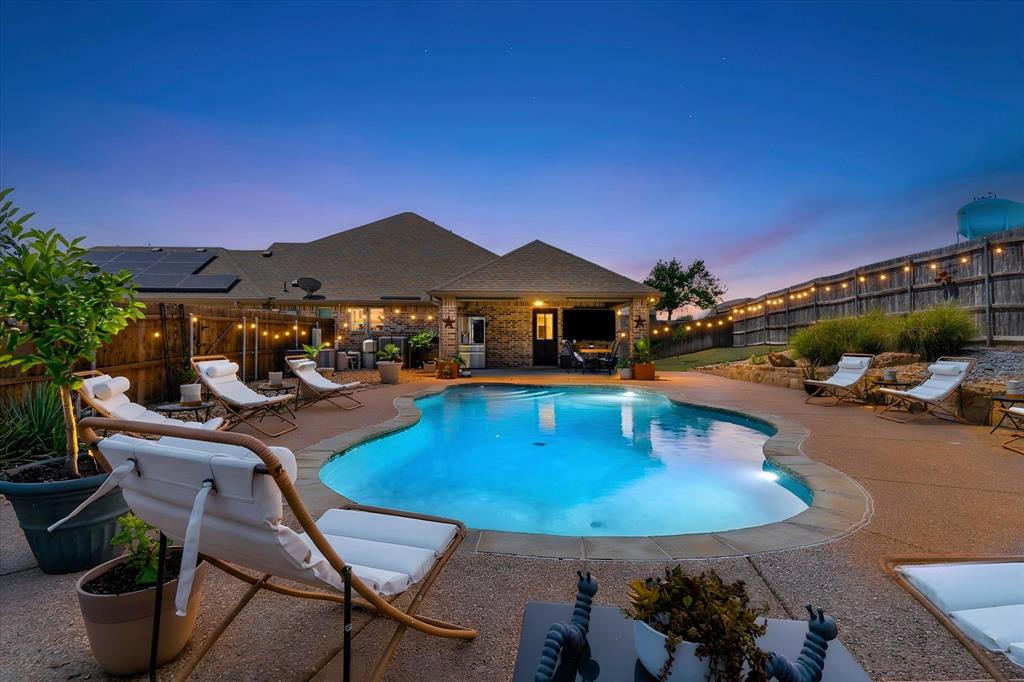 6041 Park View Dr, Midlothian, TX 76065