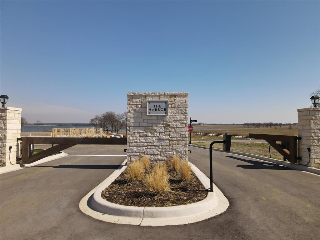 552 Lakeshore Ln, Windom, TX 75492 photo