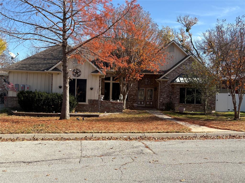 709 Timberview Ct, Fort Worth, TX 76112