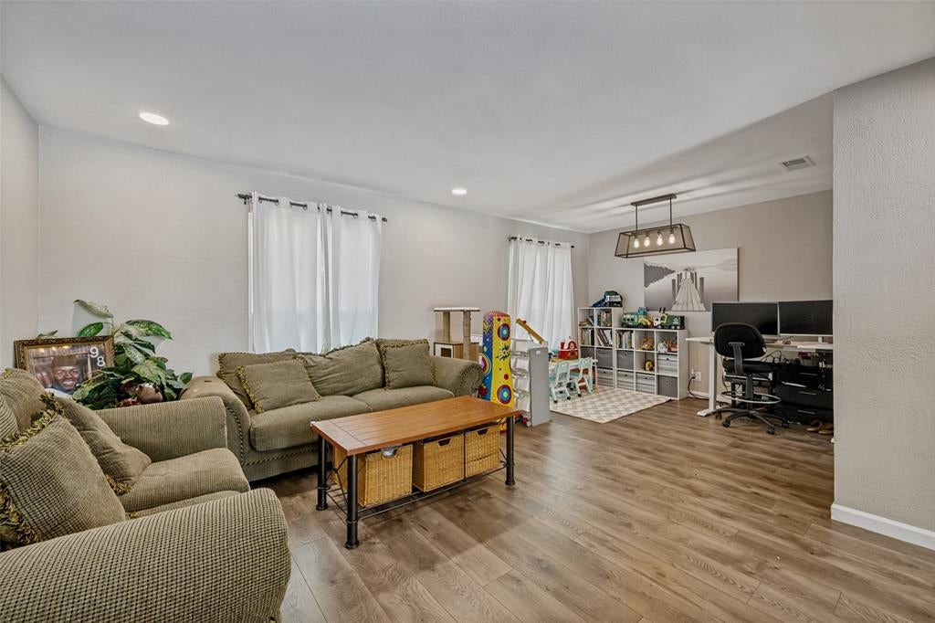 625 Caduceus Ln, Hurst, TX 76053 photo
