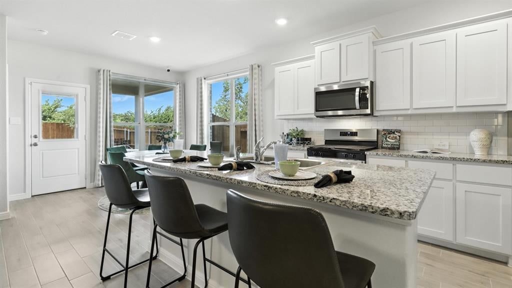 412 Sunday Silence Way, Granbury, TX 76049 photo