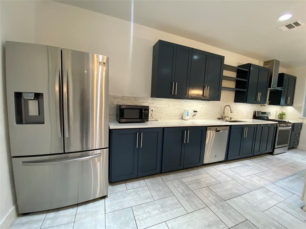 134 W Cober Dr, Grand Prairie, TX 75051 photo