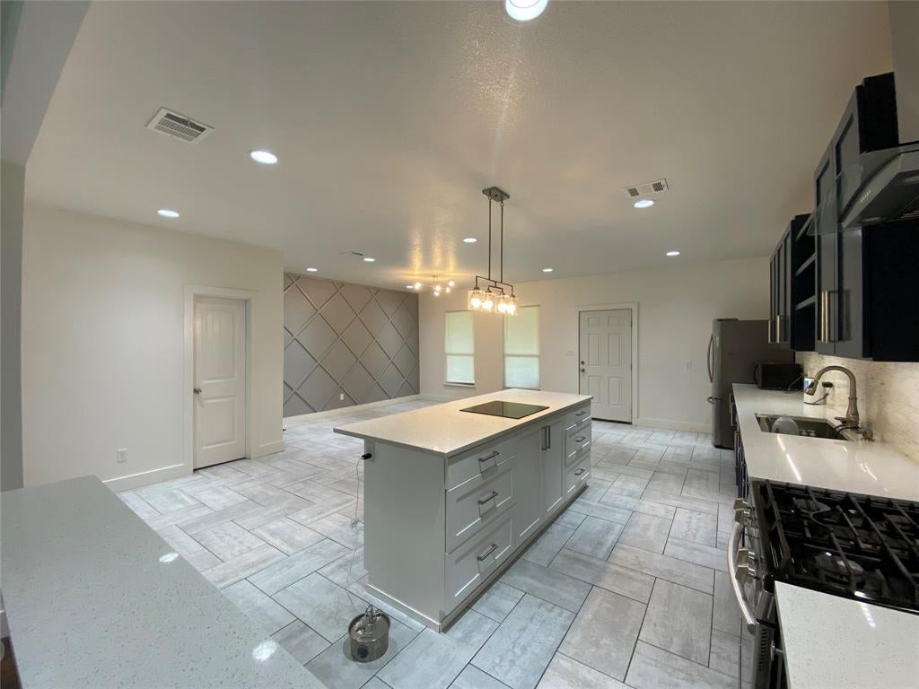 134 W Cober Dr, Grand Prairie, TX 75051 photo