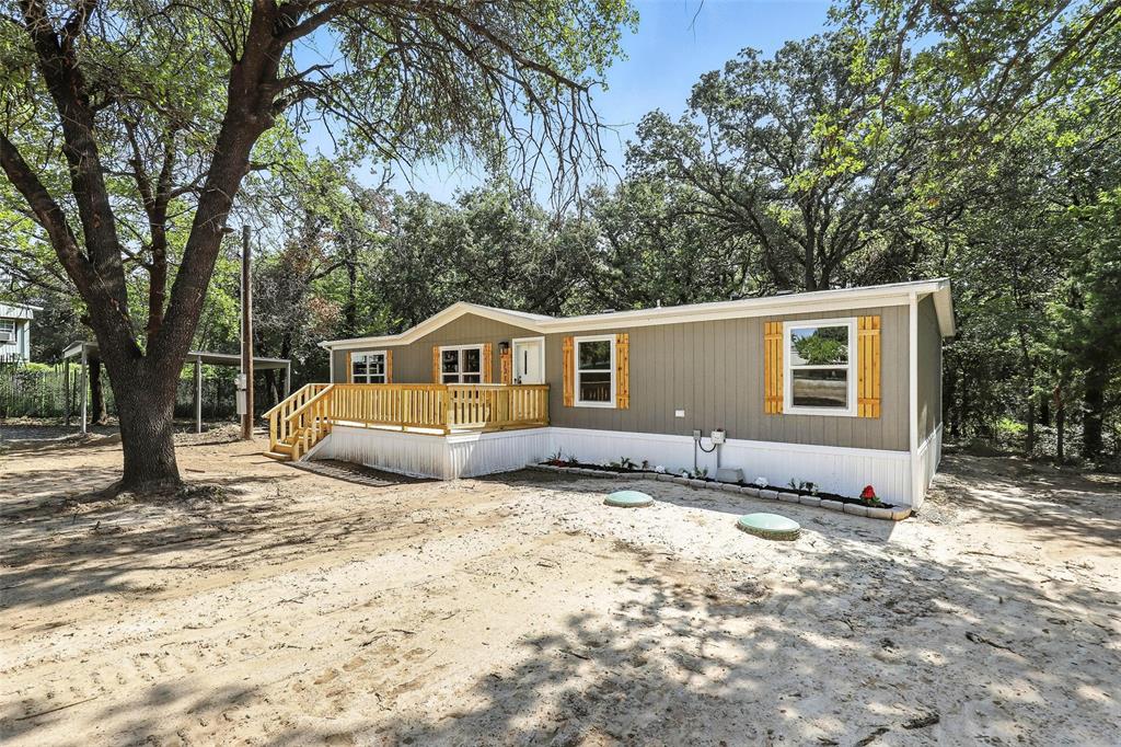 131 Kelly Ct, Azle, TX 76020 photo