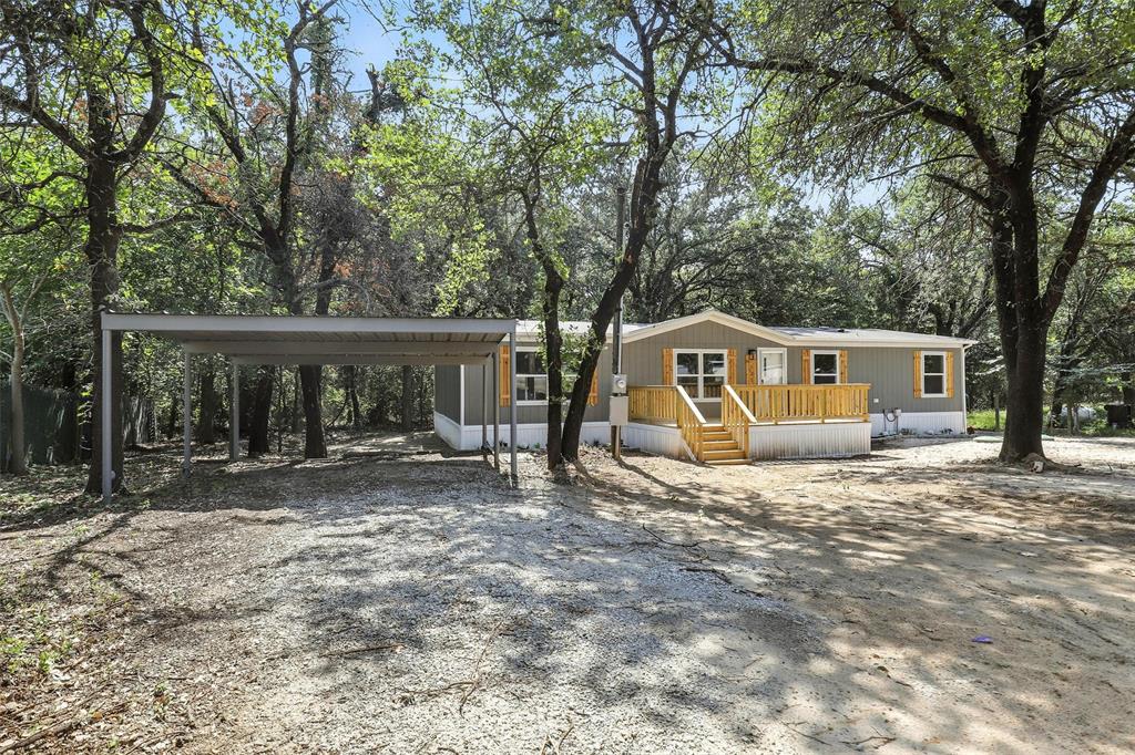 131 Kelly Ct, Azle, TX 76020