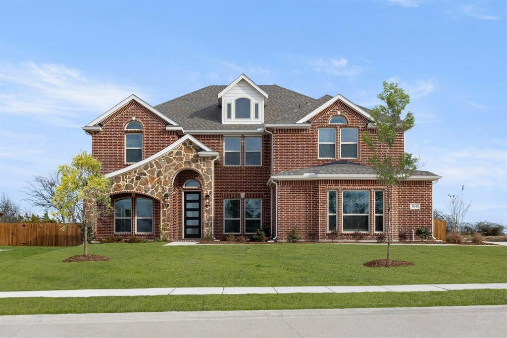804 Hidden Lake Dr, Desoto, TX 75115