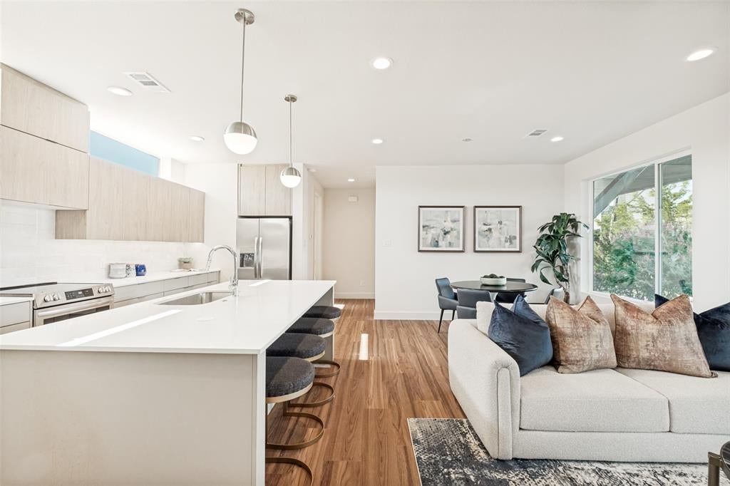 1311 Madrigal Pkwy, Dallas, TX 75206 photo